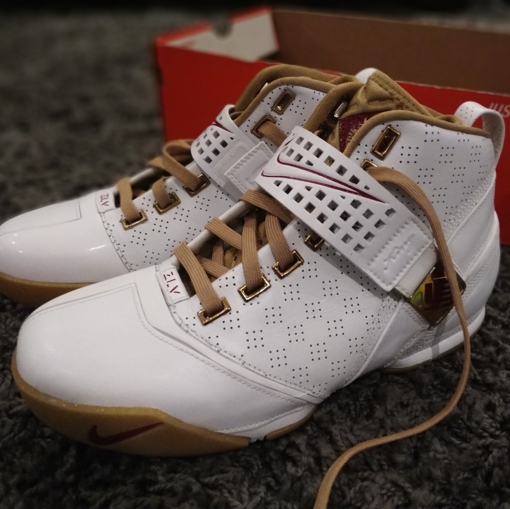Lebron Zoom V white gold crimson 8.5